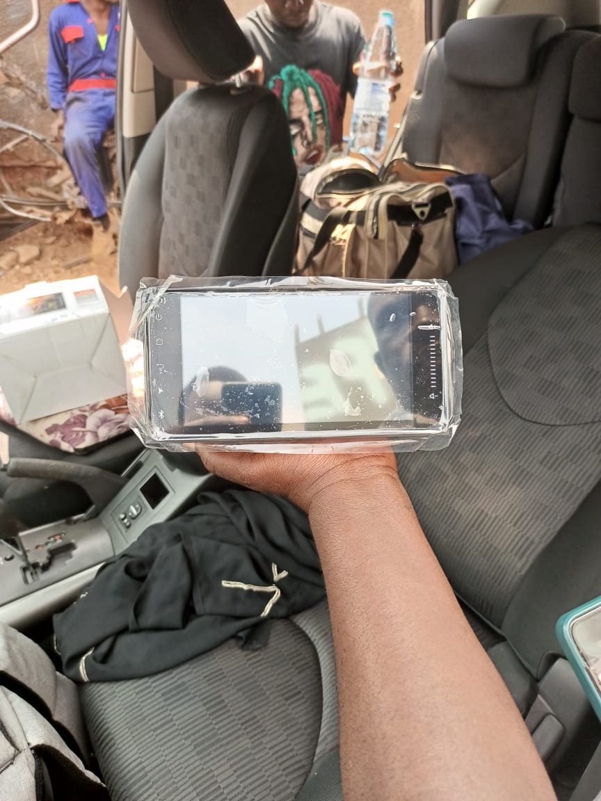 sparewo_ug's tweet image. 🚗📻 Upgrade Alert! 📲🎶  A THREAD!

We love transforming cars into high-tech wonders! 

We recently had the pleasure of replacing an old analog radio with a sleek Android radio in a Toyota Rav 4. Bye bye to static and hello to endless entertainment options!

#AndroidRadio