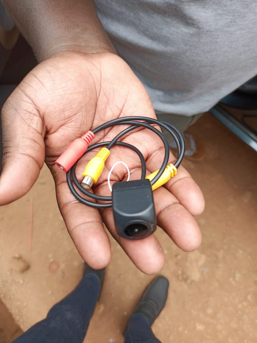 sparewo_ug's tweet photo. 📸🚘 And that's not all! We also installed a cutting-edge reverse camera in the same Toyota Rav 4. No more awkward parking situations – this camera's got your back (literally)! 😜 

It's all about making driving safer and smoother for our valued customers. #ReverseCamera https://t.co/CqCEmxkUYY