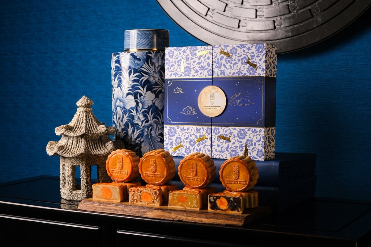 In today's hospitality news, capture the enchanting wonder of the Mid-Autumn Festival and share your love through a soulful and story-filled mooncake gift box, exclusively crafted by skilled chefs at Man Ho Chinese Restaurant, JW Marriott Bangkok. More at https://t.co/B6Pth1EeX5 https://t.co/k09wLlBYHc