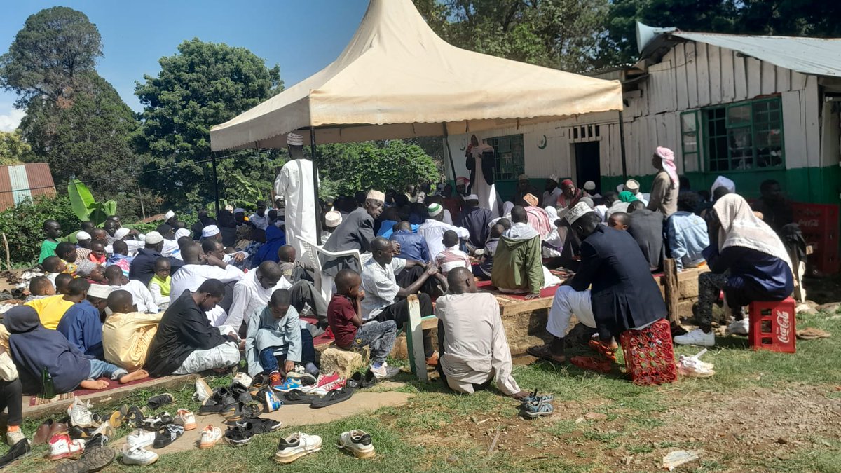 BondeniValley's tweet photo. Strong and delighted to work. Making impacts is all they desire in their hearts. The Secretariat planned a 4-day activity for the residence of Bondeni Village. Day one was Eid baraza where matters relating and affecting Bondeni was addressed, as an interfaith community. https://t.co/sTcUoAd14U