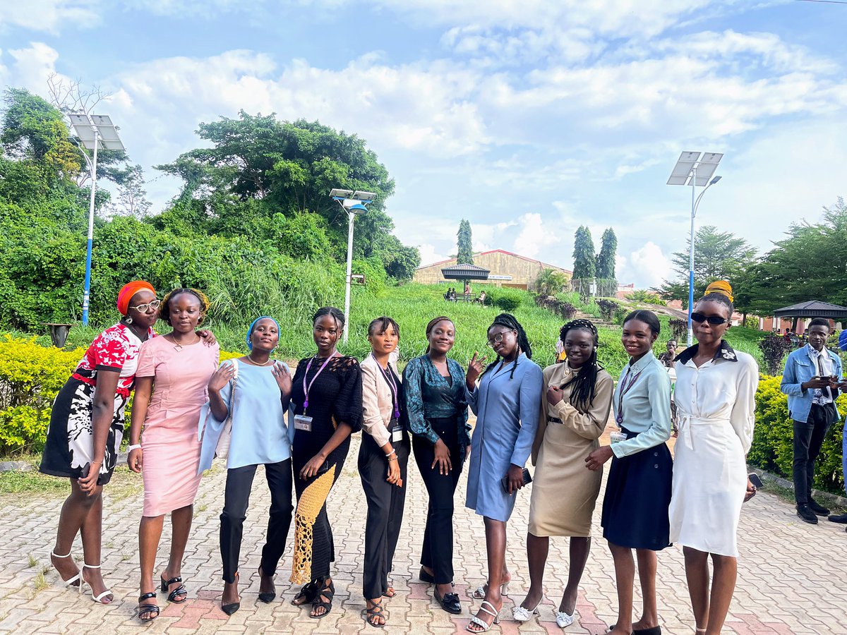 SetFuta_22's tweet photo. Designing Spaces, Inspiring Places;✍️ The 500 Level students of the department of ARCHITECTURE defended their Industrial Training in style✨
 SET CLASS’22 family prays that your future endeavors be met with opportunities to create meaningful spaces for generations to come.
  🏠📐 https://t.co/kaphFrstnI