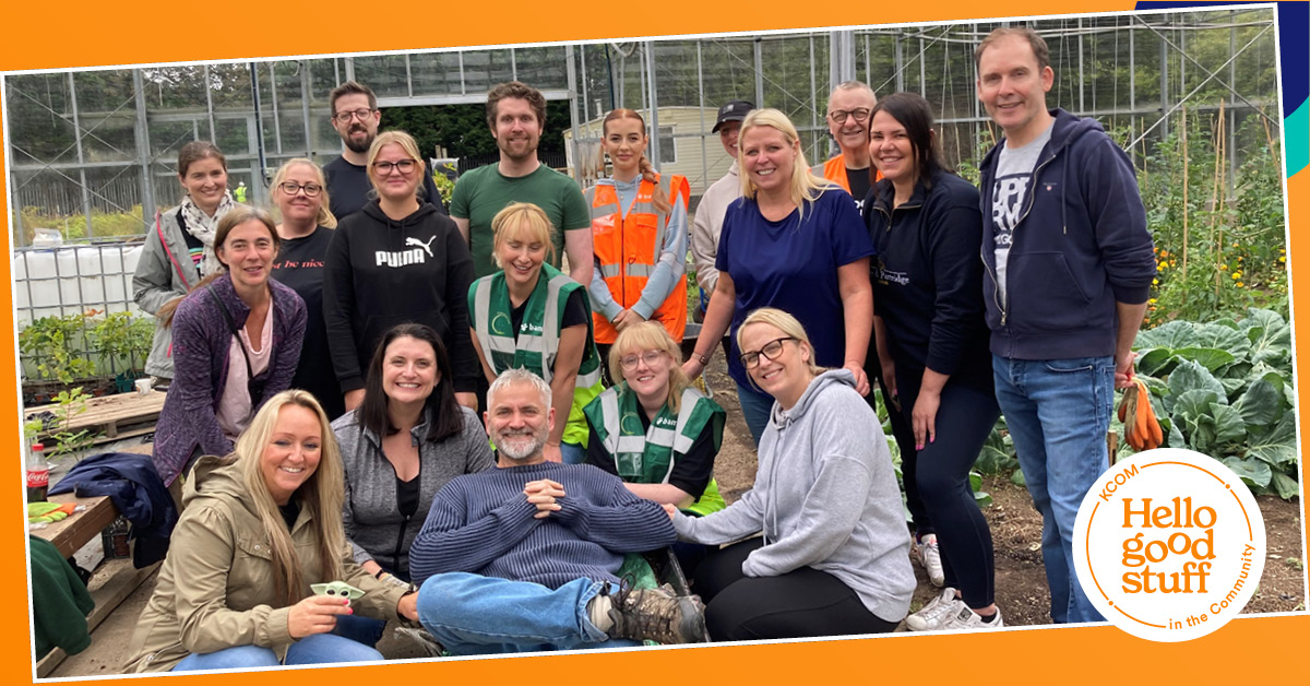 KCOMhome's tweet photo. They say mighty oaks grow from tiny acorns – just like successful teams grow from away day volunteering sessions! Our People Team enjoyed helping out at @PATT_Foundation, to help make the world a greener and healthier place to live!
#hellogoodstuff #biggerthanbroadband https://t.co/OV2W6wVdZJ