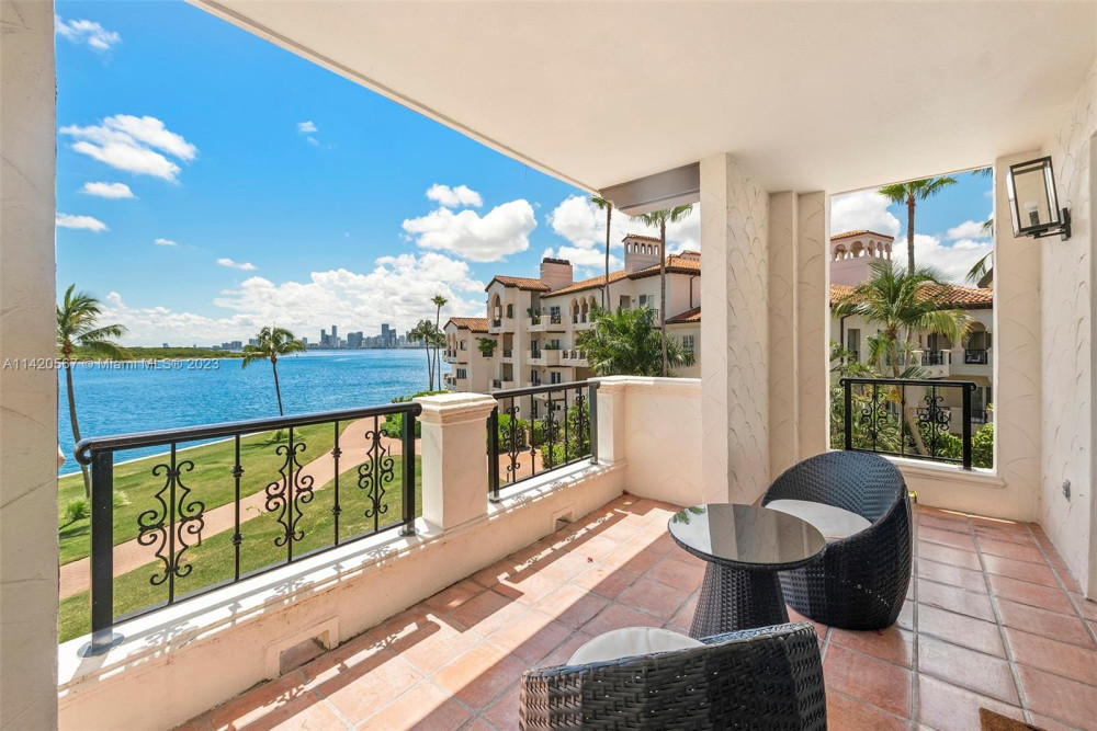 2235 Fisher Island Dr #3305, Miami Beach, FL 33109
For Rent $25000 EXPERIENCE FISHER ISLAND LIVING AT ITS FINEST IN THIS SPECTACULAR BAYSIDE VILLAGE 3RD FLOOR UNIT. THIS MAGNIFICENT RENTAL HAS BEEN COMPLETELY RENOVATED TO PERFECTION. IT SHOWCASES 2 B...
https://t.co/TQ1qBfwbsA https://t.co/epAIqeqR1M