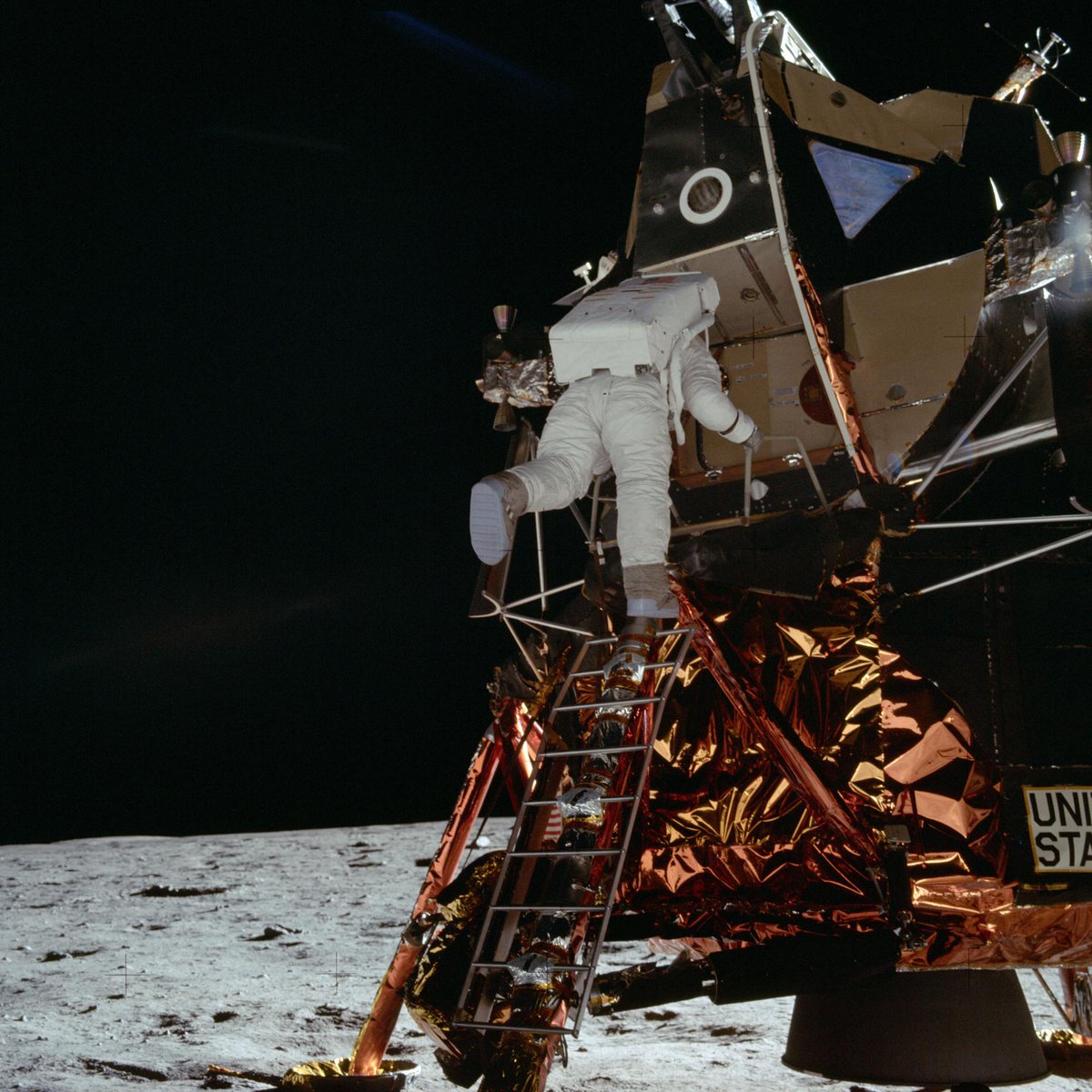 #OTD 54 years ago, 20 July 1969, #Apollo11's Neil Armstrong, Mike Collins and Buzz Aldrin made history.

Today, ESA is working with NASA to build on this legacy with international and industry partners to send #Artemis missions #ForwardToTheMoon.

#InternationalMoonDay #ArtemisII