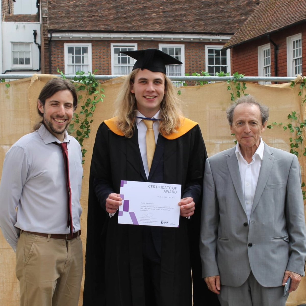 Manuel Marques (@manuelmarque) on Twitter photo Had an awesome time at the Cathedral yesterday attending <a href="/unikentphysics/">School of Physics and Astronomy</a> student graduations - 1st time being on the "other side" as an academic member of staff!
Was also great seeing some of our students (esp <a href="/AOGKent/">Applied Optics Group</a>) receiving very well-deserved prizes, well done to them! 😎 Had an awesome time at the Cathedral yesterday attending <a href="/unikentphysics/">School of Physics and Astronomy</a> student graduations - 1st time being on the "other side" as an academic member of staff!
Was also great seeing some of our students (esp <a href="/AOGKent/">Applied Optics Group</a>) receiving very well-deserved prizes, well done to them! 😎