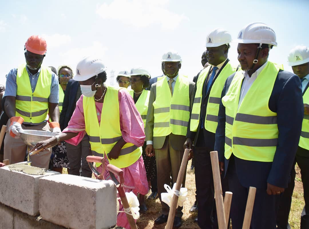 kibuukla's tweet photo. The 1stDPM for @meaca_ug Rt Hon. @RebeccaKadagaUG was honored as the chief guest for the groundbreaking ceremony of the phase II construction of the #LUCEA Building & she appreciated the inter-university council of https://t.co/OMbdaudRBt for working towards integration by using https://t.co/mboMHSR3GJ