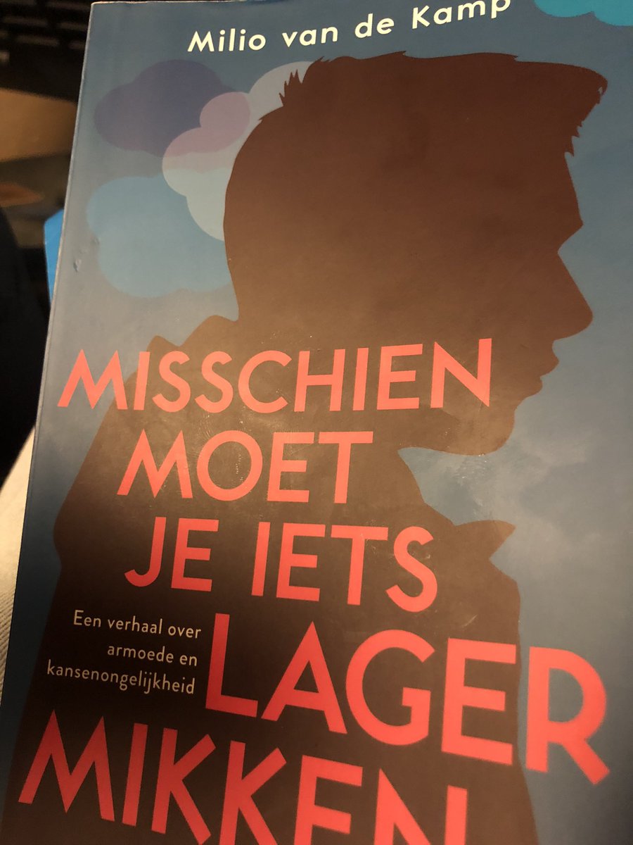 HoefslootRick's tweet photo. Belangrijk werk van @miliovdk, over het opgroeien in de volkswijken van onze grote steden. Over hoe de structurele klasse ongelijkheid en ongelijke machtsverhoudingen nog niet zijn opgelost met “gelijke kansen”. En props voor Illmatic als favoriete hiphop album ;) https://t.co/lvo0LMGDNA