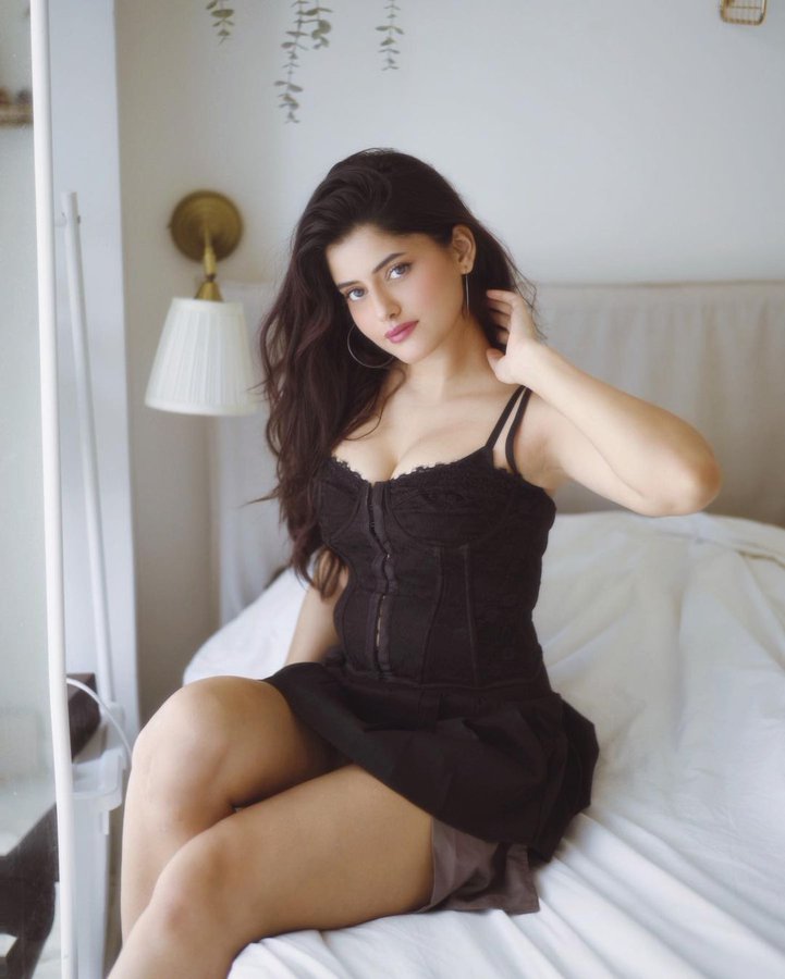 F1d2-vHXsAAFfeP?format=jpg&name=900x900