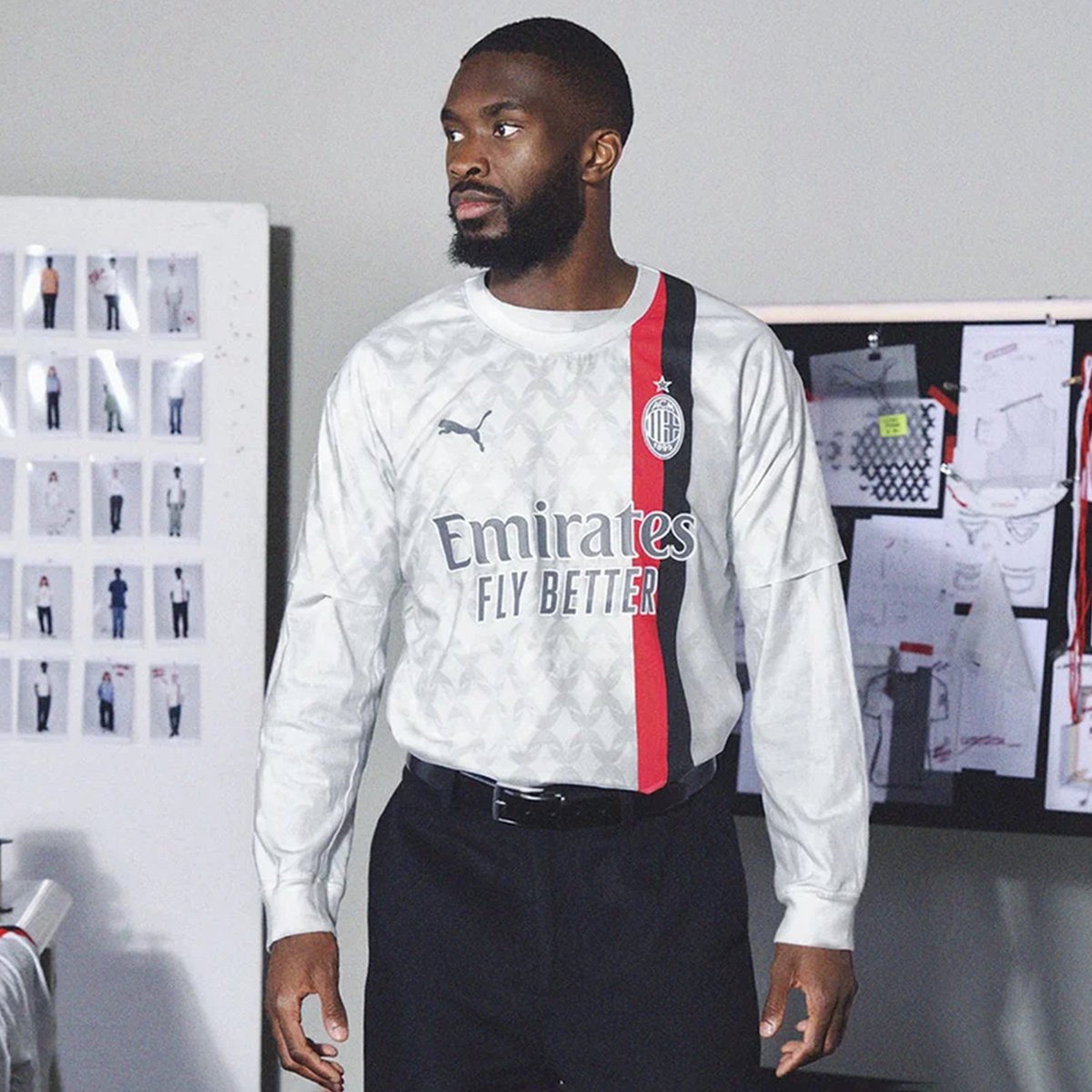 brfootball's tweet photo. Milan reveal their new away look for 2023-24 ⚪🔴⚫ https://t.co/y9btLhnSxr