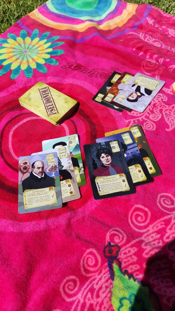 A nosotras nos encanta jugar a #Pseudónima en la #piscina ¿Y a vosotras? ¿Qué hacéis además de daros un buen chapuzón? ¡Dejadnos vuestros comentarios!

#juegos #juegosdecartas #juegosdemesa #juegazos #fillers #setcollection #literatura #juegosdeliteratura #historia