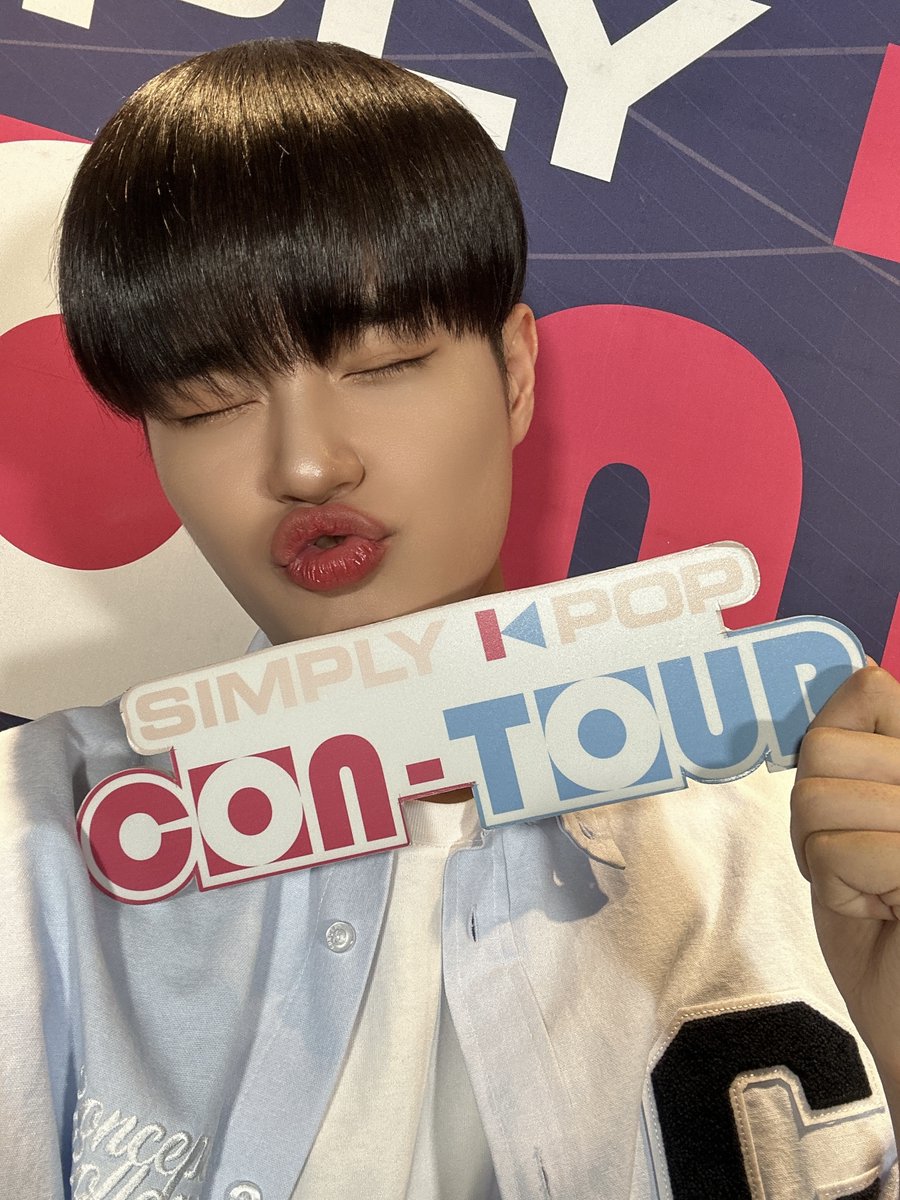 _Simplykpop's tweet photo. 울 아기수달🦦 지독하게 귀여워서 심플리 심장은 항상 활화산🌋에 숨 쉴때마다 불쇼 중🔥🎆 덕분에 아리랑 TV 완전 서울 관광명소 됐잖아..

#이대휘 #DAEHWI 
#에이비식스 #AB6IX
#SimplyCONTOUR #심플리케이팝 https://t.co/d8rS9vHZ4y