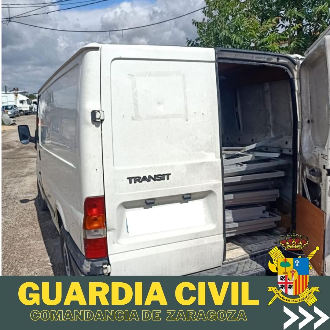 guardiacivilzg's tweet photo. 🚨La #GuardiaCivil esclarece varios robos en plantas #fotovoltaicas cometidos en la provincia de #Zaragoza
👉 Se les imputan 4 delitos de robo-fuerza en plantas #fotovoltaicas ubicadas en el Polígono #Empresarium, La Cartuja Baja y #botorrita , así como en #Fuentes de #ebro https://t.co/GzOrSj4Dze