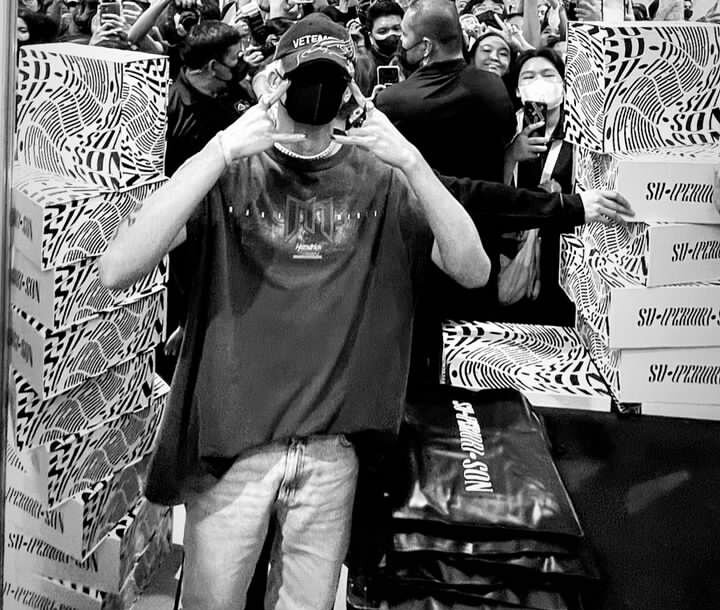 feliprockstar's tweet photo. Sobrang consistent ni Ken mag Thank You lagi 🥺 this is why I love this man so much 🖤 Stay Eternal Our Superior CEO 💣 @felipsuperior https://t.co/jiCp4LF2u8