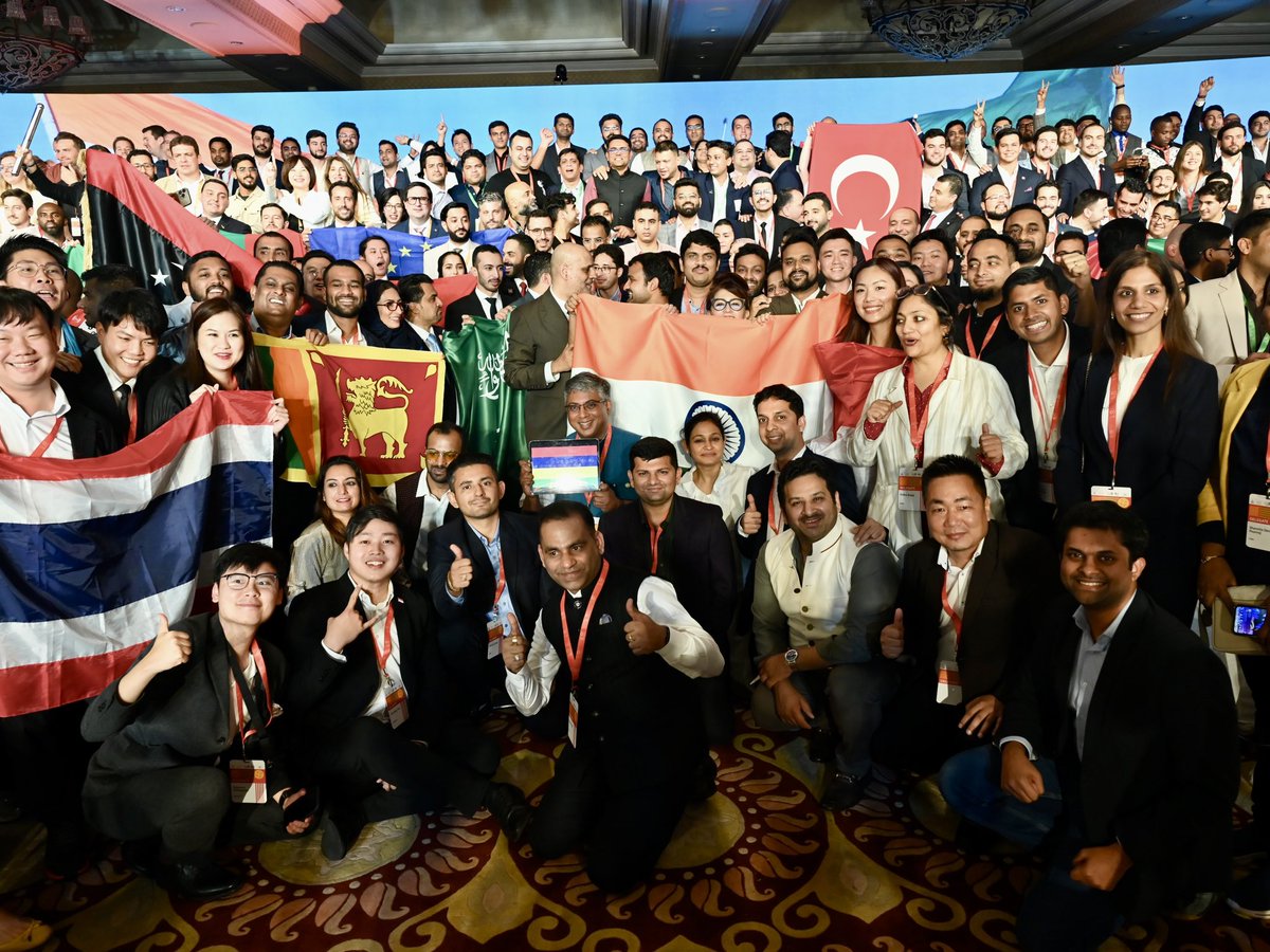 Mucho trabajo estos días en la cumbre <a href="/G20yea/">G20YEA</a> y en la posterior asamblea de líderes en Hampi.

Hemos firmado un comunicado para pedir a los líderes del G20 que apoyen un crecimiento inclusivo, y que aúna 10 prácticas que tienen la voluntad de servir de herramientas para lograrlo.