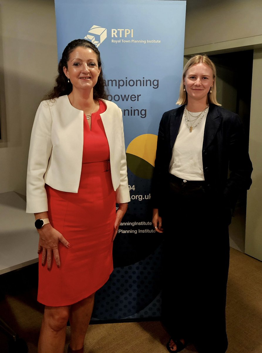 VictoriaCEOCIOB's tweet photo. President @SueBridge_ met with @RTPIPlanners #members taking part in #ChiefPlanningOfficers of tomorrow prog which sees early professionals teaming up with #chiefplanners for #dayinthelife shadowing
I was pleased to meet Sarah Paterson @CBRE_UK will spend a day with me in Sept https://t.co/hweqn6kLE6