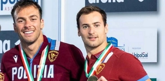 poliziadistato's tweet photo. Primo oro 🥇per Italia 🇮🇹 ai Mondiali🌍sport acquatici #Fukuoka2023 grazie alla staffetta mista di fondo 4x1500 tutta #Fiammeoro con #GinevraTaddeucci, #BarbaraPozzobon #GregorioPaltrinieri e #DomenicoAcerenza che si sono imposti davanti all'Ungheria e all'Australia.
#20luglio https://t.co/EHHTWkurGM