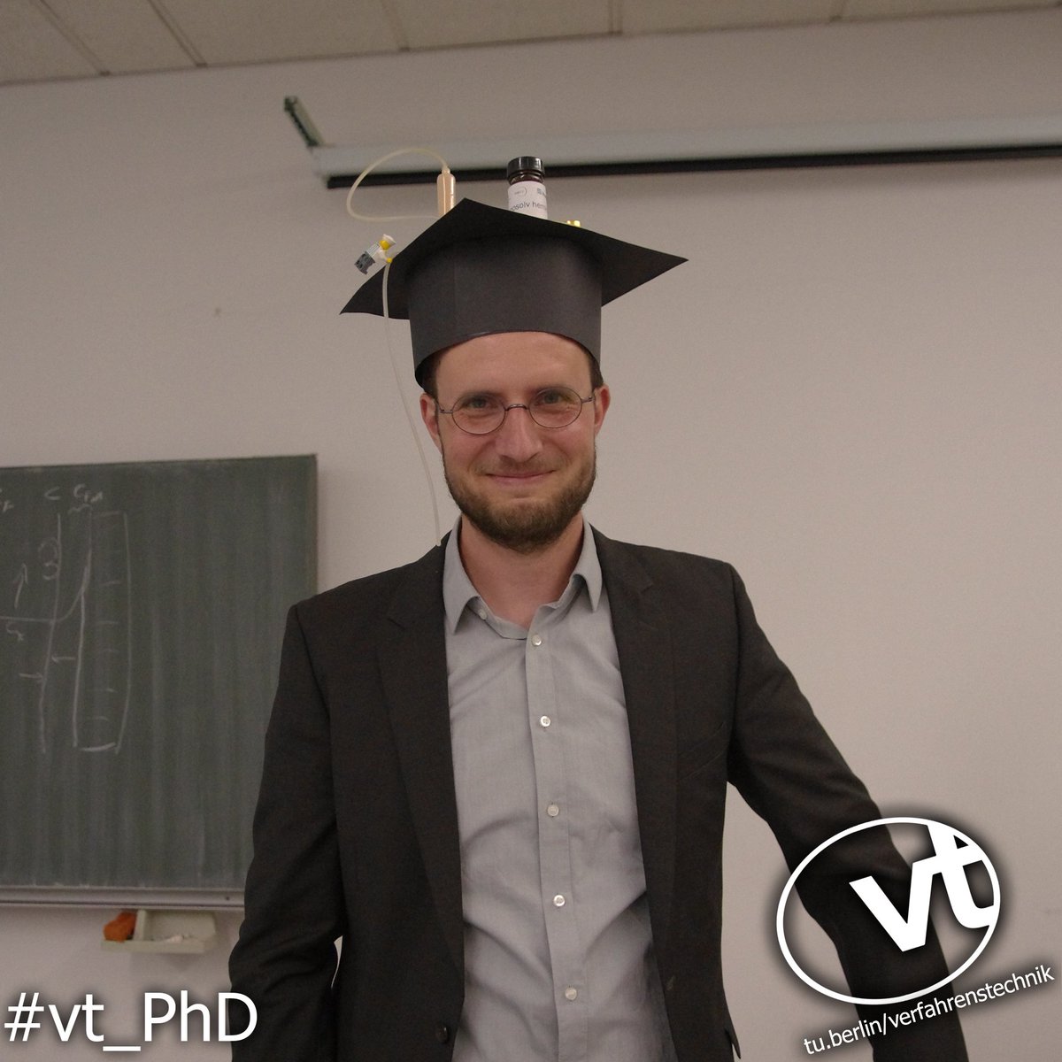 tub_vt's tweet photo. We congratulate Roy Nitzsche from @DBFZ_de for successfully defending his PhD thesis with the topic "Demonstration and assessment of adsorption and membrane filtration for the separation and valorization of hemicellulose from organosolv beechwood hydrolyzates".
#vt_phd https://t.co/7ZYqiCqbNc