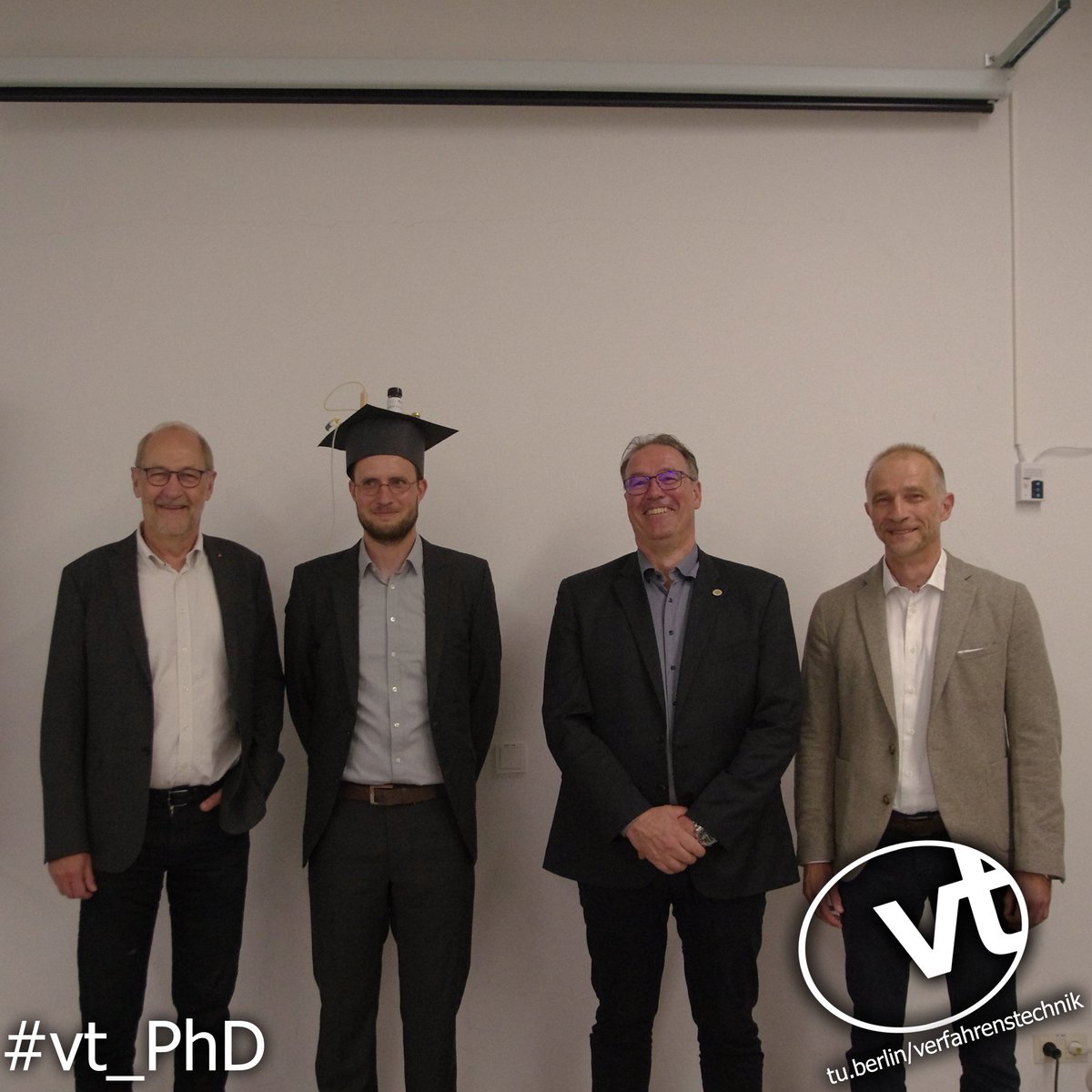 tub_vt's tweet photo. We congratulate Roy Nitzsche from @DBFZ_de for successfully defending his PhD thesis with the topic "Demonstration and assessment of adsorption and membrane filtration for the separation and valorization of hemicellulose from organosolv beechwood hydrolyzates".
#vt_phd https://t.co/7ZYqiCqbNc