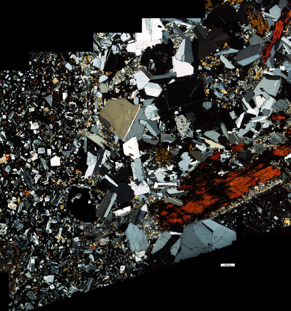 Stunning textural diversity in a densely porphyritic basaltic andesite lava, complete with a comparatively coarse-grained, amphibole-bearing xenolith.

#thinsectionthursday #geology #petrology #rocks #Microscopy #volcanology