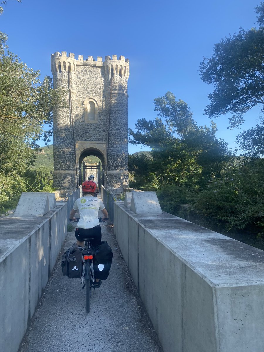 Do you know that scientific conferences create a significant carbon footprint? The <a href="/Conesa_Lab/">Conesa Lab</a> together with <a href="/bio_bam/">BioBam</a> wants to create awareness about this by biking 3days, 300kms, from Avignon to Lyon to attend #ISMBECCB2023. Today Viviers-Tournon-sur-Rhône étape.