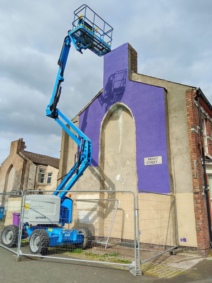 Can anyone help - I'm looking for a professional painter / decorator who can take on exterior work at height (has a valid IPAF qualification) to help with the backgrounds of a mural project. Liverpool based, immediate start...