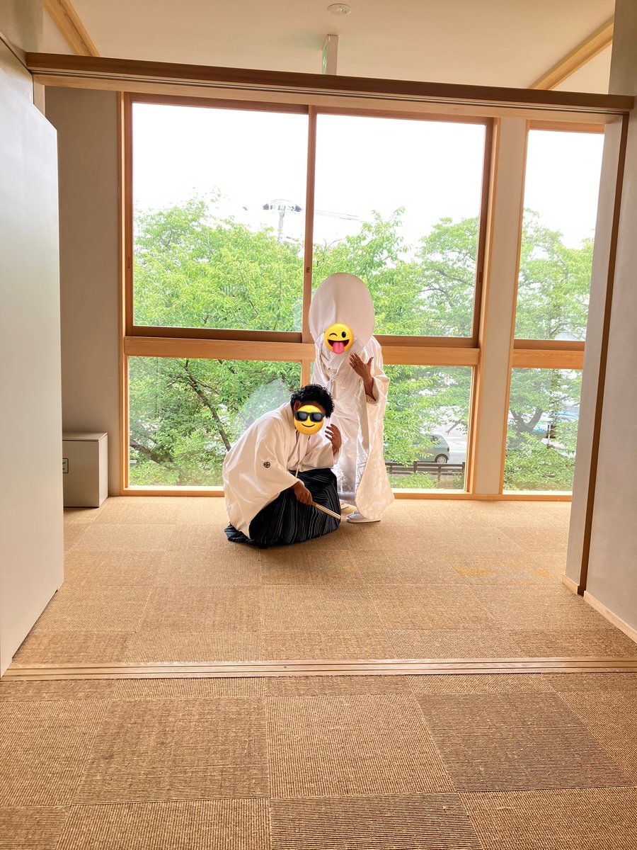 w202taka's tweet photo. 昨日のけい爺さん @kei247777 との
スペースでも話しましたが

本日ぼんぼん夫妻は
無事に結婚式を終えました💒

いろいろあって延期をしたり
キャンセルを考えたりと
長い道のりでした✨

よめぼんこれからも監視よろしくお願いします☺️

トュクトュクで移動しての
街中での写真撮影は照れました…🫣 https://t.co/FOKkjRXeTI