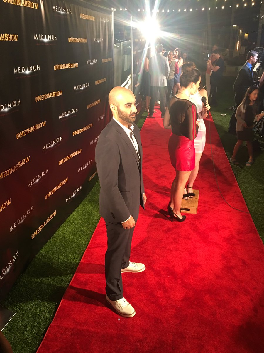 MoeHamadi's tweet photo. 6 years ago today at #ComicCon2017 we had a panel and a screening of the first episode of our show #Medinah with 5000 ppl attending. The feeling we had then is still unexplainable to me, pride, joy, anticipation, shock, disbelief and much more. Super proud of that moment, and super proud of the cast and crew.
@KataraStudios
في مثل هذا اليوم منذ ٦ سنوات خلال معرض كوميك كون في سان دييغو، عرضنا الحلقة الاولى من مسلسل #مدنه و من بعدها عملنا جلسة نقاشية حضرها ٥٠٠٠ شخص. مازال الشعور الذي غمرني وقتها شعور غريب لا يمكن وصفه، مزيج من الفرح و الفخر و التطلع و الصدمة و أشياءٌ أخرى. فخور جداً بفريق العمل أمام الكاميرا و خلفها