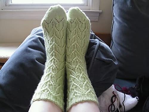 Many thanks MinnieMay9 for sharing the beautiful picture with us!
Welcome to participate in Peach Leaves Lace Socks (Cuff Down) – HiyaHiya Free &amp; Fun KAL_Jul/Aug 2023 at
ravelry.com/.../hiyahiya..…
Here is a picture of Peach Leaves Lace Socks (Cuff Down) knitted by MinnieMay9! 📷📷📷