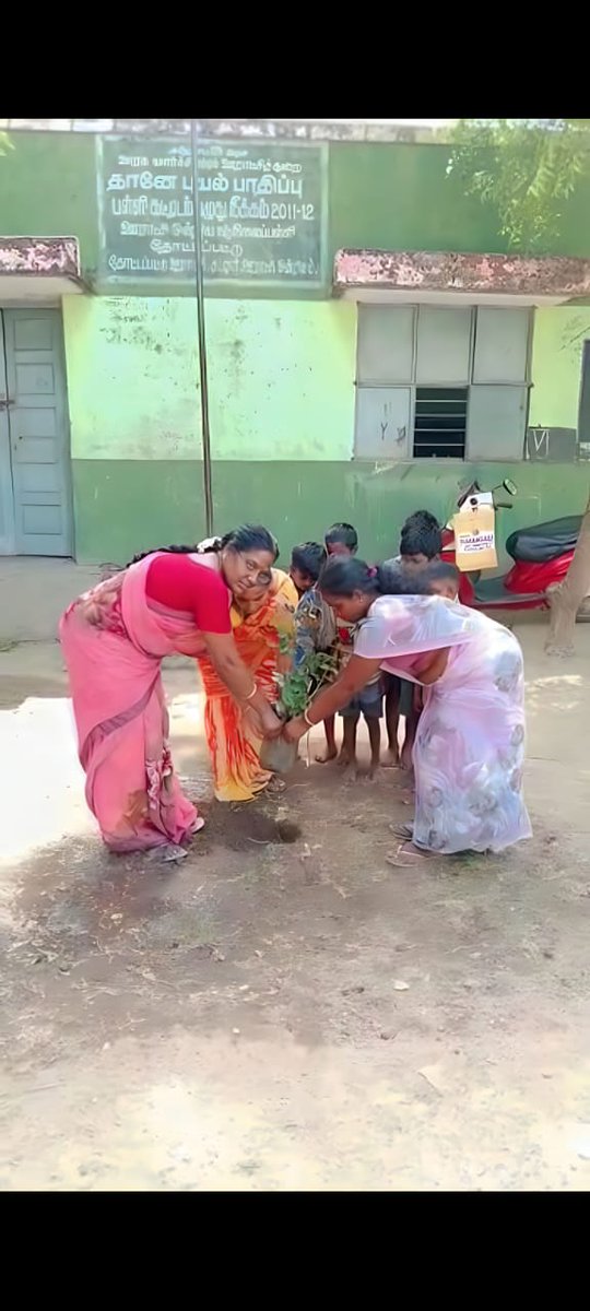 CuddaloreNyk's tweet photo. Nathapattu women's club organised Mega plantation drive under #MeriMatiMeraDesh
@Nyksindia @NYKSTamilnadu #nyksindia #sapling https://t.co/dtx6TsyGJd