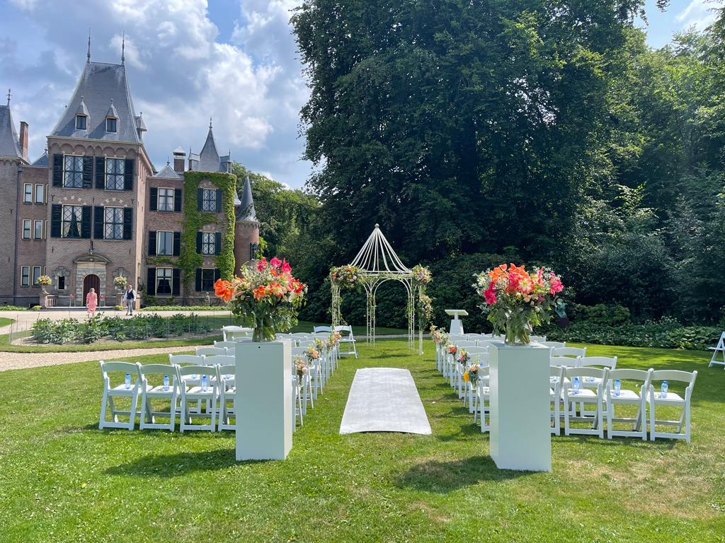 We hebben dit jaar al een aantal prachtige bruiloften gehad! Heb je zelf trouwplannen en nog op zoek naar een locatie? Bij Kasteel Keukenhof kun je sprookjesachtig trouwen, bekijk de mogelijkheden op onze website kasteelkeukenhof.nl.