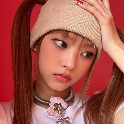 soobsjournal's tweet image. hi !! I’m shez looking for interactive moots/friends 

— he/they ‘01 hispanic 
— not new to #kpoptwt &amp;amp; #stantwt (just new acc)
— engene, moa, bunnies, stays etc. 
— let's be moots !!

♡ / ↻ to be moots!! 😋