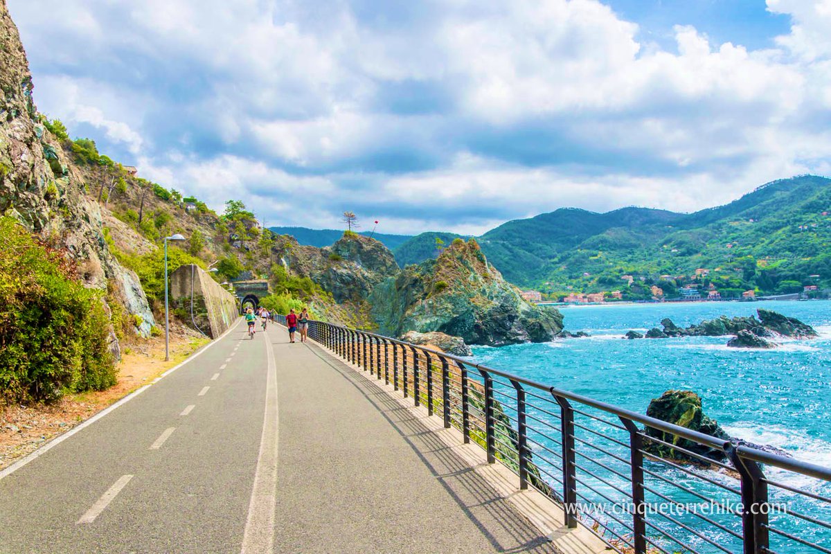 Scuolazzurri1's tweet photo. MERAVIGLIOSI PANORAMI STRADALI _MARVELOUS ROAD LANDSCAPES: CINQUE TERRE, LIGURIA 🇮🇹 https://t.co/qfzvTv3Udj
.
.
#cinqueterre #liguria #landscapes #summer2023 #beach #sun #sand #italianbeach #italy #italianstyle #amazingplaces #beautiful #turism #scuolazzurri #picoftheday https://t.co/xrdrSRbxEx