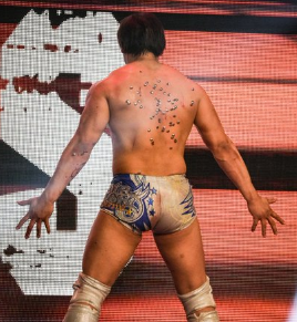 TheSwerveShow's tweet photo. Kota Ibushi bumped him self on thumbtacks and laughed after AEW Dynamite. 😑

What a way to bury that spot. https://t.co/HniHzVh7ew