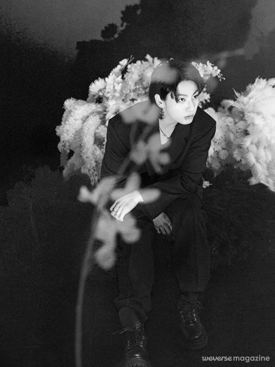 BchThng15's tweet photo. Anh ta không điênn,toy điênn💜💜 #jungkook #정국 https://t.co/fMITNp95Zs