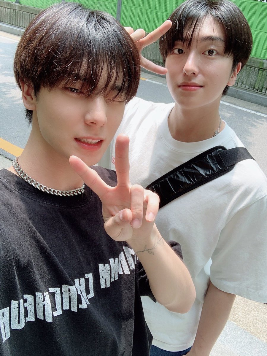 OmegaX_members's tweet photo. [#OX]

룸메즈는 덥다.🥵

#OMEGA_X #오메가엑스
#제현 #JEHYUN https://t.co/3zCs5vjndi