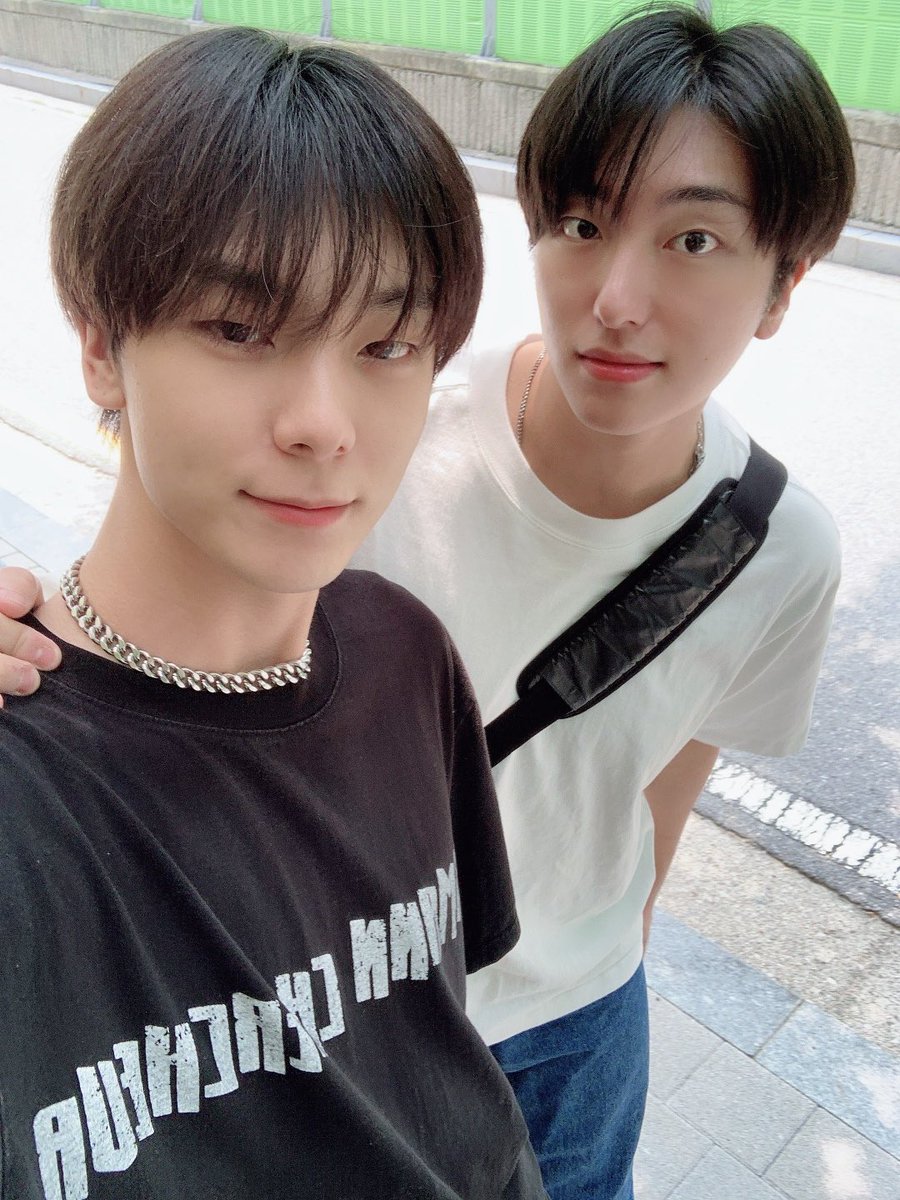 OmegaX_members's tweet photo. [#OX]

룸메즈는 덥다.🥵

#OMEGA_X #오메가엑스
#제현 #JEHYUN https://t.co/3zCs5vjndi