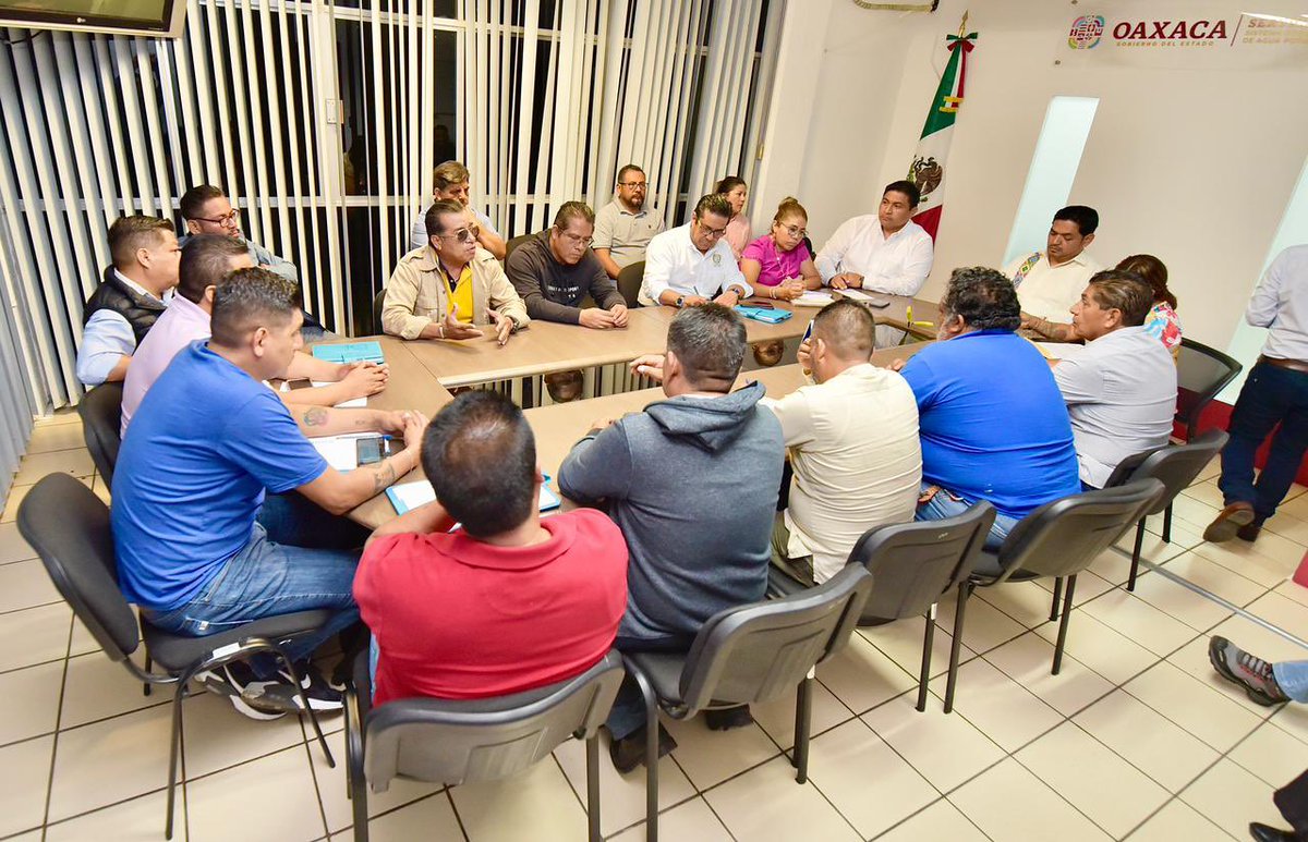 stpeidceo22_25's tweet photo. El Comité Ejecutivo del STPEIDCEO con la representación del Secretario General, la Secretaria de Trabajo y Conflictos, y el Secretario de Actas y Acuerdos; sostuvieron reunión de trabajo con el director de SOAPA Arq. Omar Pérez Benítez y la Directora Administrativa del Sistema https://t.co/2ytZFoSud0