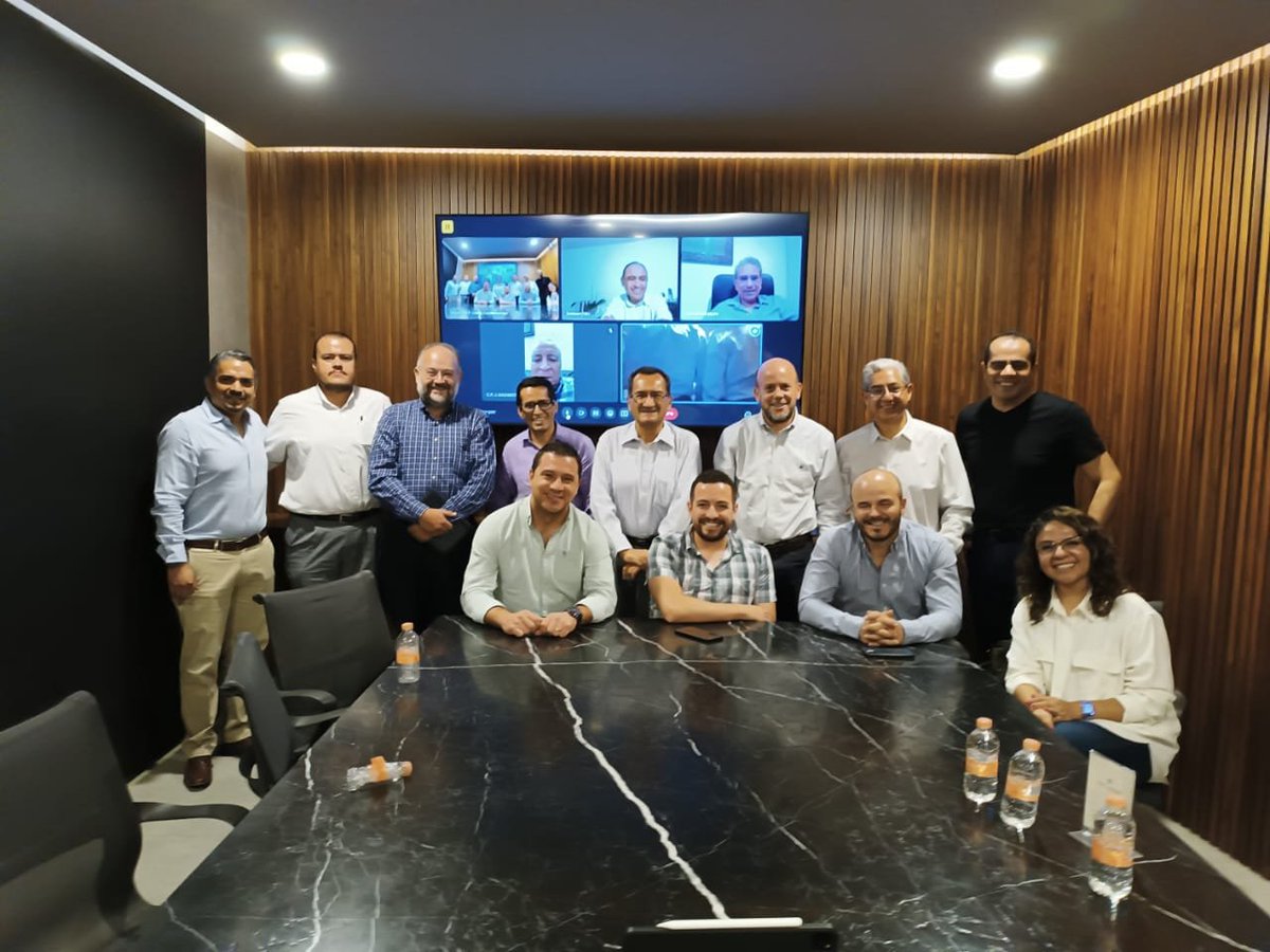 JUANP_DELEON's tweet image. Recién terminamos nuestro primer #FinChat con la participación de Fernando Gutiérrez @ahorropopular , reportero en @eleconomista Somos un grupo de amigos especializados en #Finanzas y nos encanta el #NetWorking