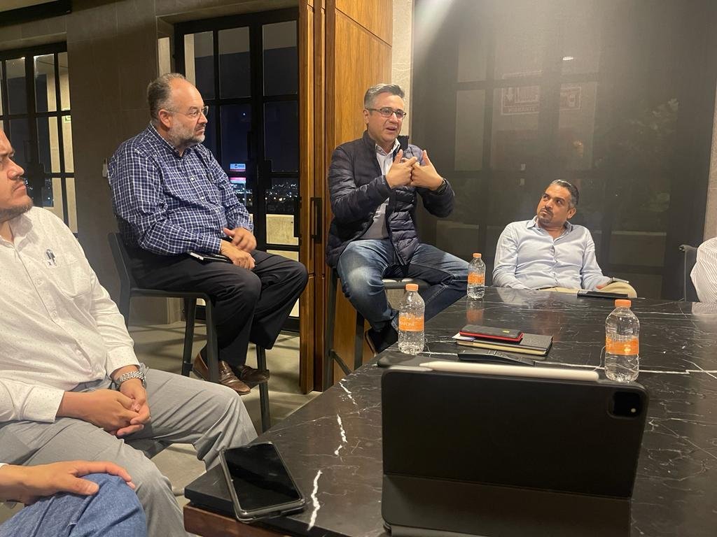 JUANP_DELEON's tweet image. Recién terminamos nuestro primer #FinChat con la participación de Fernando Gutiérrez @ahorropopular , reportero en @eleconomista Somos un grupo de amigos especializados en #Finanzas y nos encanta el #NetWorking