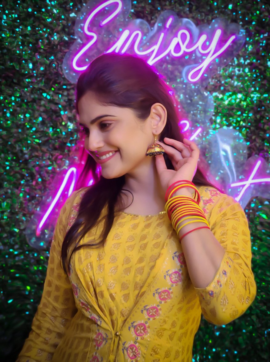 NainaGtweets's tweet photo. 'Jhumka ' dropping tomorrow! Stay Tuned guys.... https://t.co/kJ9SjAJx9X