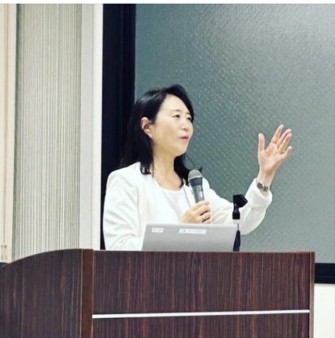 uedahisayuki's tweet photo. 元国民民主党、副代表、前参議院議員の矢田わか子さんに事務所に来ていただいて、職員向けに講演をして頂きました。少子化対策や、孤独、孤立、対策等についてお話をいただきました。当事務所は医療や福祉
介護、保育に特化しておりますので、矢田さんのお話は大変興味深く、勉強になりました。 https://t.co/bLaM8EHrgk