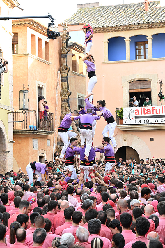 revistacastells's tweet photo. Els @CdAltafulla posen l’objectiu ara en el 2de7.
▶️ La colla del Tarragonès va realitzar una excel·lent Diada de les Cultures, recuperant castells, i ara apunten a fer un pas més.
✍️ @dprats91
👉 https://t.co/YR70zlqcL3
#castellers #castells https://t.co/2U17DWVhPP