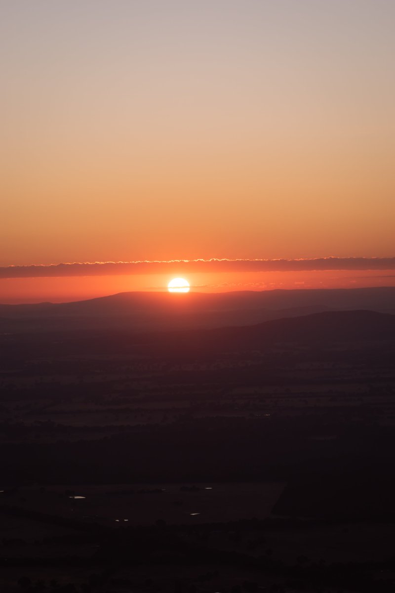 danclough6's tweet photo. The first bit of light of the sunrise.
#Australia #victoria #travel #sun #sunrise #sunrisephotography #Photoshop #photooftheday #images #pics #stockphotos https://t.co/FvqeF0OLAs