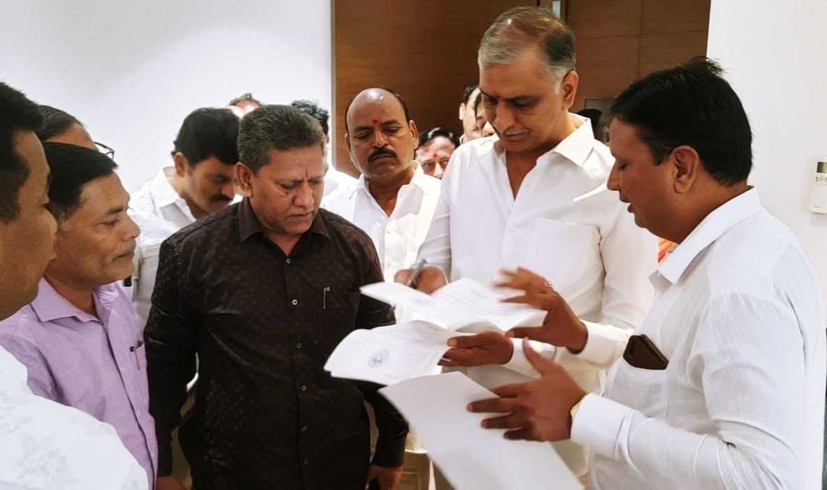 Kausar Mohiuddin (@kausarmohiuddin) on Twitter photo On the instructions of AIMIM Prez Br <a href="/asadowaisi/">Asaduddin Owaisi</a> sb I met Harish Rao Sb, Minister for Health along with AIMIM team from SangaReddy, Sadasivapet, Siddipet, Zaheerabad, Kohir.
Following issues & allotments discussed:
1) 2 BHK allotment for the needy Muslims
2) Muslim Shaadi On the instructions of AIMIM Prez Br <a href="/asadowaisi/">Asaduddin Owaisi</a> sb I met Harish Rao Sb, Minister for Health along with AIMIM team from SangaReddy, Sadasivapet, Siddipet, Zaheerabad, Kohir.
Following issues & allotments discussed:
1) 2 BHK allotment for the needy Muslims
2) Muslim Shaadi