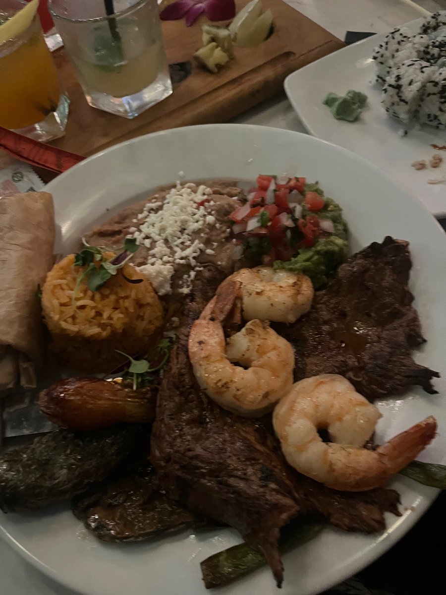 I'm at Martin’s Cocina Y Cantina in Inglewood, CA swarmapp.com/c/apr8HvWOHWr