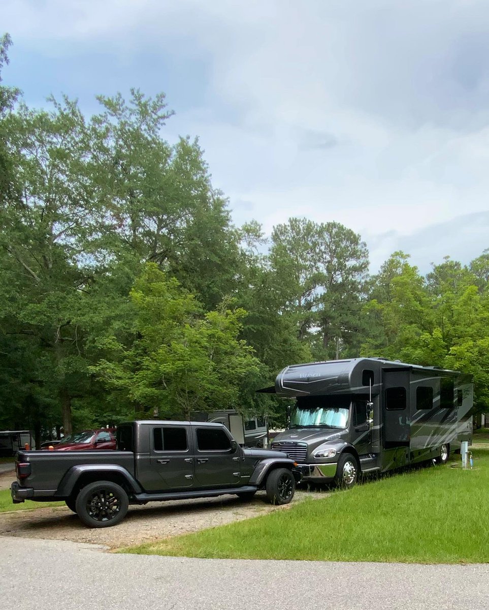 LilCaliGurl's tweet photo. Goodbye #HighFallsStatePark #JacksonGeorgia #TowaligaRiver
.
.
.
#rvdogs #rollingrenegade #BigAl #FindYourAWAY #campingwithdogs #RVthereyet #ResponsibleRecreation #RenegadeRV #RenegadeValencia #roadsideamerica #georgia #georgiastateparks https://t.co/1iZOgDT567