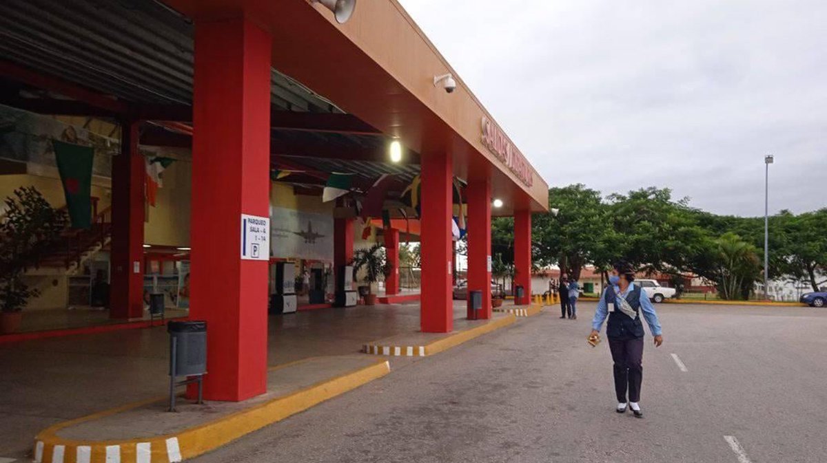 14ymedio's tweet photo. #Impiden abordar un #vuelo de la aerolínea #Condor a 18 pasajeros #cubanos en Varadero https://t.co/J1oNFRkQH7
👉🏼Los viajeros harían una escala en Frankfurt para seguir rumbo a Estambul y posteriormente a Dubai https://t.co/O8IafKrlP8