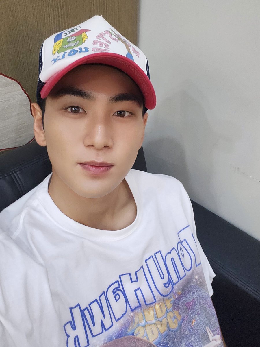 [#B_hind]
7월 20일 (목) 맑음 ☀️
이번 여름 방학은 금은동이랑 힙색 쿨토시 둘러매고 흥청망청 와방 지대루 고삐 풀리게 놀았다 🏅🎉☺️ 참 재미있었다 ☘️

#백호 #강동호 #BAEKHO #KANGDONGHO
#이은지의가요광장