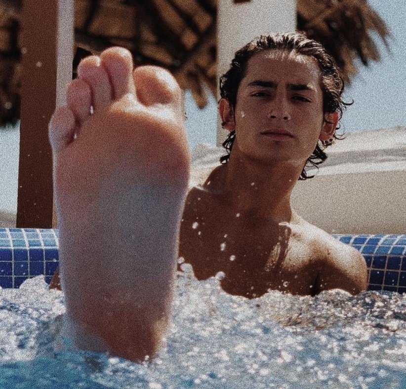 just__feet's tweet photo. Emilio Osorio's feet #feet #EmilioOsorio #malefeet https://t.co/L7ojG9GS13