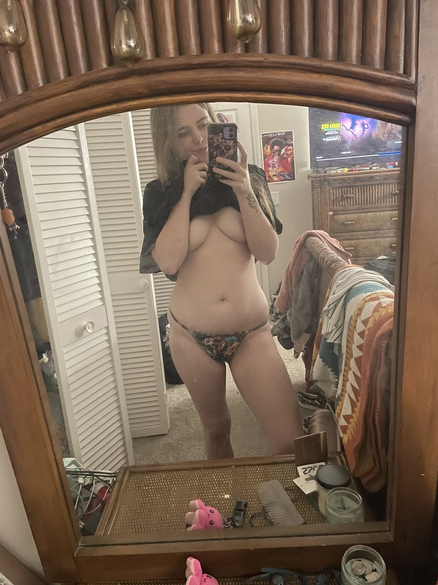 Siennamaae's tweet photo. Making custom content tonight babes 😘 https://t.co/7sSce8XD7I 
#ContentCreator #contentcreators #lingerie #nsfw #nsfwaccount #nsfwcontent #onlyFans #onlyfans_girl #onlyfansbabe #onlyfansFree #onlyfansmodel #sellingcontent #milf #hotmom https://t.co/vBVs4dJNmU